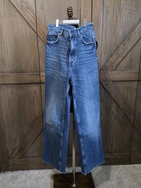 Zara The 90s Wide-Leg Jeans in Medium Blue Denim